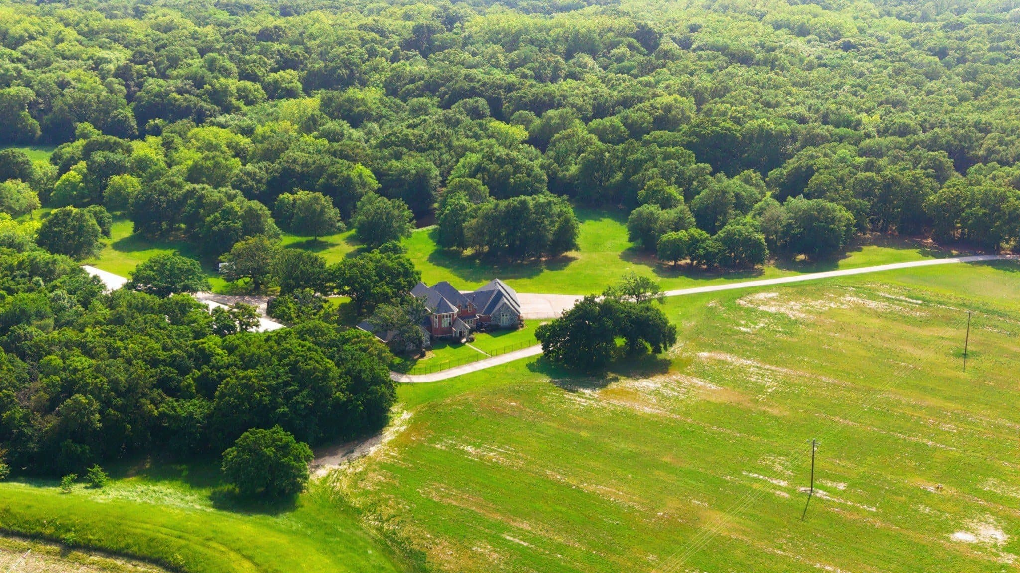Bird’s-eye view of grass acreage at 752 CR 3103